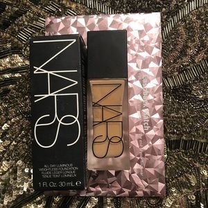 NARS All Day Luminous Weightless Foundation 💜